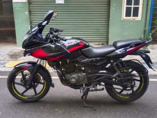 2018-bajaj-pulsar-220cc-showroom-condition-clear-document-ct