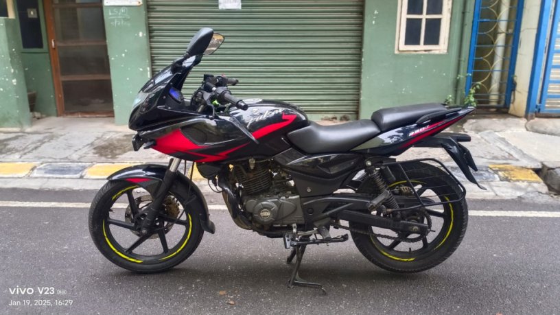 2018-bajaj-pulsar-220cc-showroom-condition-clear-document-ct-big-1