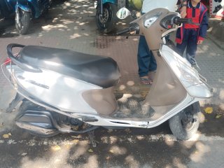 2019-tvs-scooty-zest-120cc-excellent-condition-clear-document-ct