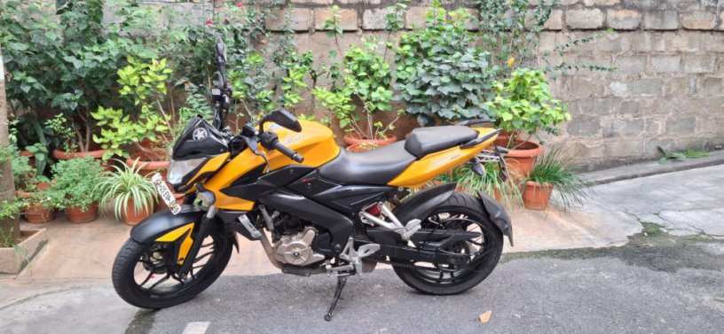 bajaj-pulsar-ns200-showroom-condition-clear-document-ct-big-3