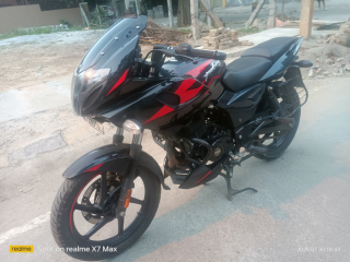 bajaj-pulsar-220cc-showroom-condition-clear-document-ct