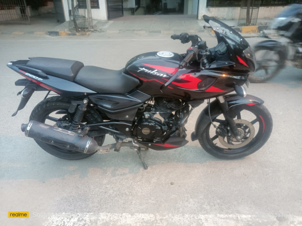 bajaj-pulsar-220cc-showroom-condition-clear-document-ct-big-7
