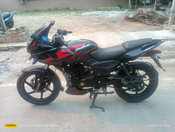 2023-bajaj-pulsar-220-abs-dubal-showroom-condition-clear-document-ct-big-0