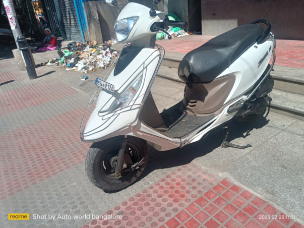 tvs-scooty-zest-excellent-condition-clear-document-ct-9060059444-big-4