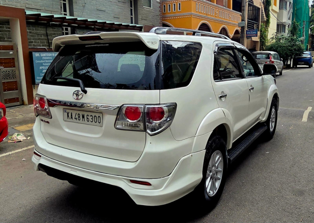 toyota-fortuner-manual-diesel-2-ower-insurance-1-big-4