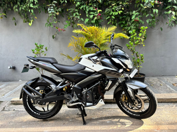 bajaj-pulsar-ns200-ns-200-showroom-condition-clear-document-ct-big-1