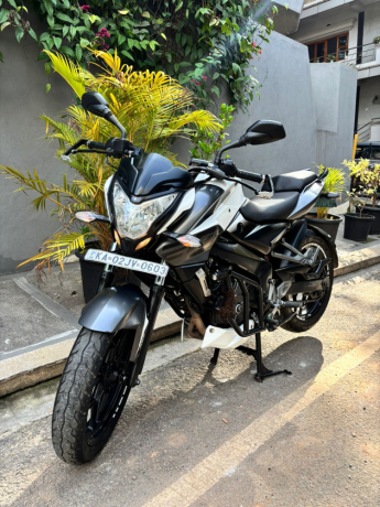 bajaj-pulsar-ns200-ns-200-showroom-condition-clear-document-ct-big-3