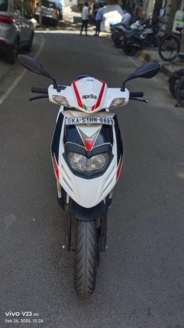 aprilia-125-2020-model-8889-big-0