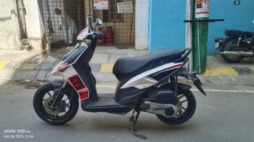 aprilia-125-2020-model-8889-big-2